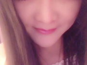 【妖精出没】妩媚TS刘洋洋 小妖精舌头吸舔直男的精华，服务态度好，舔硬了：要不要艹我，无套。真几把爽射菊穴里！