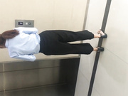 户外跟拍厕神商场及大学校园偸拍多位漂亮妹子方便特写镜头出来在拍脸皮靴妹阴部结构特别难道是传说中的极品逼？