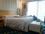 小伙酒店操极品身材的可爱小女友 舔了一下BB好咸呐 完美露脸