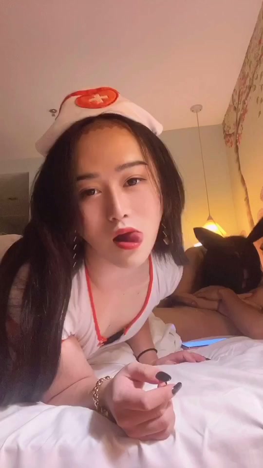 国产TS系列直男双飞妖月姐妹 轮流上阵口交后入等不及想要被操