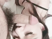 高颜值TS夏娜小姐 撸了个妆美美哒迎接客人，干净的大鸡巴好可口，舔得十分到位，舒服到爆炸哦，射了满满一嘴！