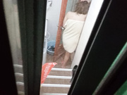 偷拍楼下刚刚爱爱好的妹子洗澡1