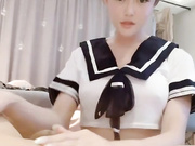妖圈大佬TS秦梦 长袜JK装人妖教你如何舔男人的鸡巴，会吃的妖妖 灵动的小舌 含的真舒服！