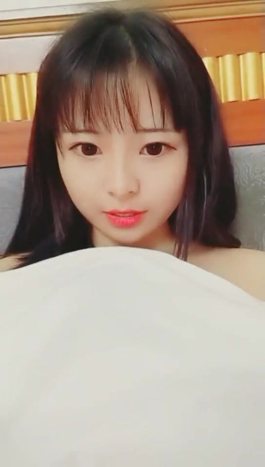 高颜值童颜巨乳妹子双人啪啪 舔硬后入抽插男的几下就软无法满足只能舔 很是诱惑不要错过