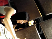 美女在酒吧喝酒被酒保下药 带到包房想怎么玩就怎么玩