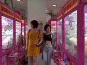 台湾微电影太尴尬了，姐妹街上遇情趣性用品试用结果被小怪兽震到高潮1080P高清版