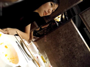 年轻漂亮的少妇去酒吧嗨皮被人下药迷奸