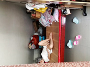 偷拍午睡少妇，被发现了！