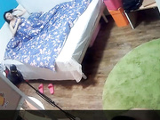 水滴偷拍没穿衣服的小媳妇突然发现家里的摄像头被人偷开