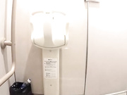 【全網首發】【商場蹲廁】外站最新流出多角度偷拍美女噓噓，其中有幾個顏值氣質美女，身材都很不錯 16人次～原版高清