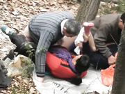 公园小山深处长焦TP总一起看牌的2个老头合伙嫖野鸡大妈拼排一人干一个不硬了撸一撸继续搞很疯狂1080P原版