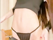 极品窈窕身材网红女神八月未央 喷血黑丝丁字裤淫臀挑逗