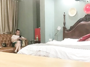 酒店公寓高价网约外围身高160性格活泼开朗小美女洋洋服务上流人瘦奶大急不可待沙发上就开始搞被夸奖J8好大