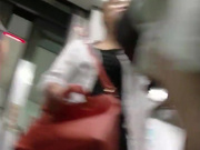 偷拍裙底身材真好