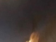 样子满可以的美女主播晚上没穿内裤在天桥玩露出摸逼期间有不少人路过
