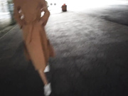 最近很火的北京天使DensTinon极限露出挑战大白天街上全裸行走过天桥进入宜家貌似已被路人发现1080P原版