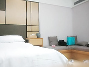 极品女神坐在身上拨弄奶头超近距离特写深喉