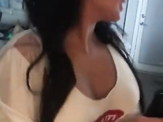 Aaliyah Hadid 可爱的邻居要求在她紧绷的小阴部插入大阴茎