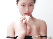 难得一见极品美穴乖巧妹子拿出玻璃黄瓜爆菊花