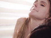 Julie Kay  甜心-娇小的斯佳丽被朱莉·凯吃了屁股