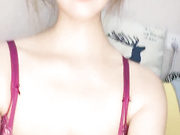 酒窝绝美小姐姐掏出奶子近距离特写揉穴尿尿