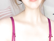 酒窝绝美小姐姐掏出奶子近距离特写揉穴尿尿