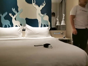 约操黑裙小骚货骑马扭动细腰搞得妹子喊难受