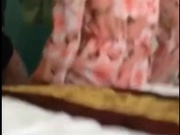 这女主不但年轻身材好下面毛毛黑又密太性感了圣水调教小夫妻