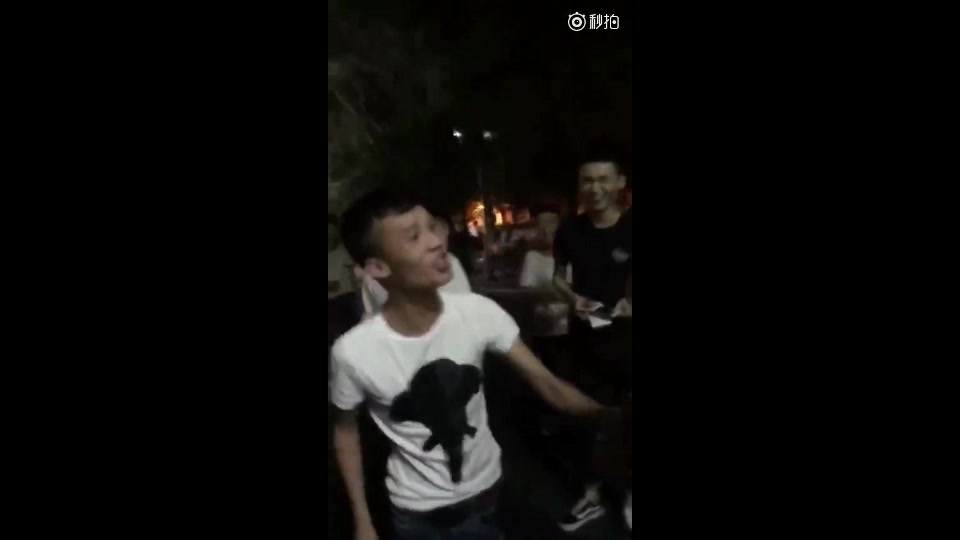 最新门事件7月7日成都九眼桥兰桂坊老外河边野战中国女子野战被拍