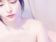 网红妹妹，大长腿岔开大腿露出粉穴不停的揉搓