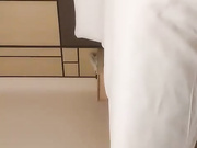 【雀儿漫天飞】约了个颜值不错苗条妹子，沙发上扣逼口交大力猛操呻吟娇喘，很是诱惑喜欢不要错过