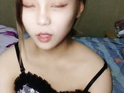 甜美美女和炮友大秀操逼掏出大屌吸吮