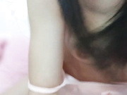 校园女神开直播赚生活费揉小穴尿尿，聊校园
