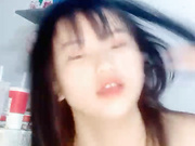 00后微胖小嫩妹主动扣穴两半蝴蝶逼