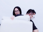 眼镜御姐会蹲在地上猛吸屌翘起屁股后入骑乘扭腰