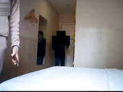 獨家推薦 身材性感苗條的170CM大三學妹為了買包包和中年大叔酒店開房 纖細大長腿陰毛旺盛服務蠻不錯的 國語對白～720P高清