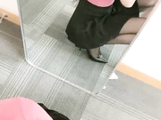 粉嫩少女蹲立口交鸡巴蛋蛋嗦弄呻吟高潮