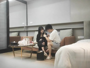 18岁反差婊闺蜜操逼猛哥肉感小妞骑坐后入爆操
